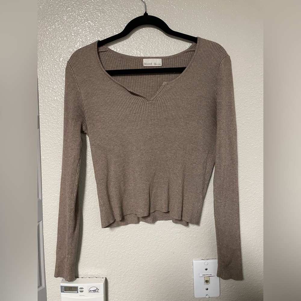 Brown long sleeve sweater